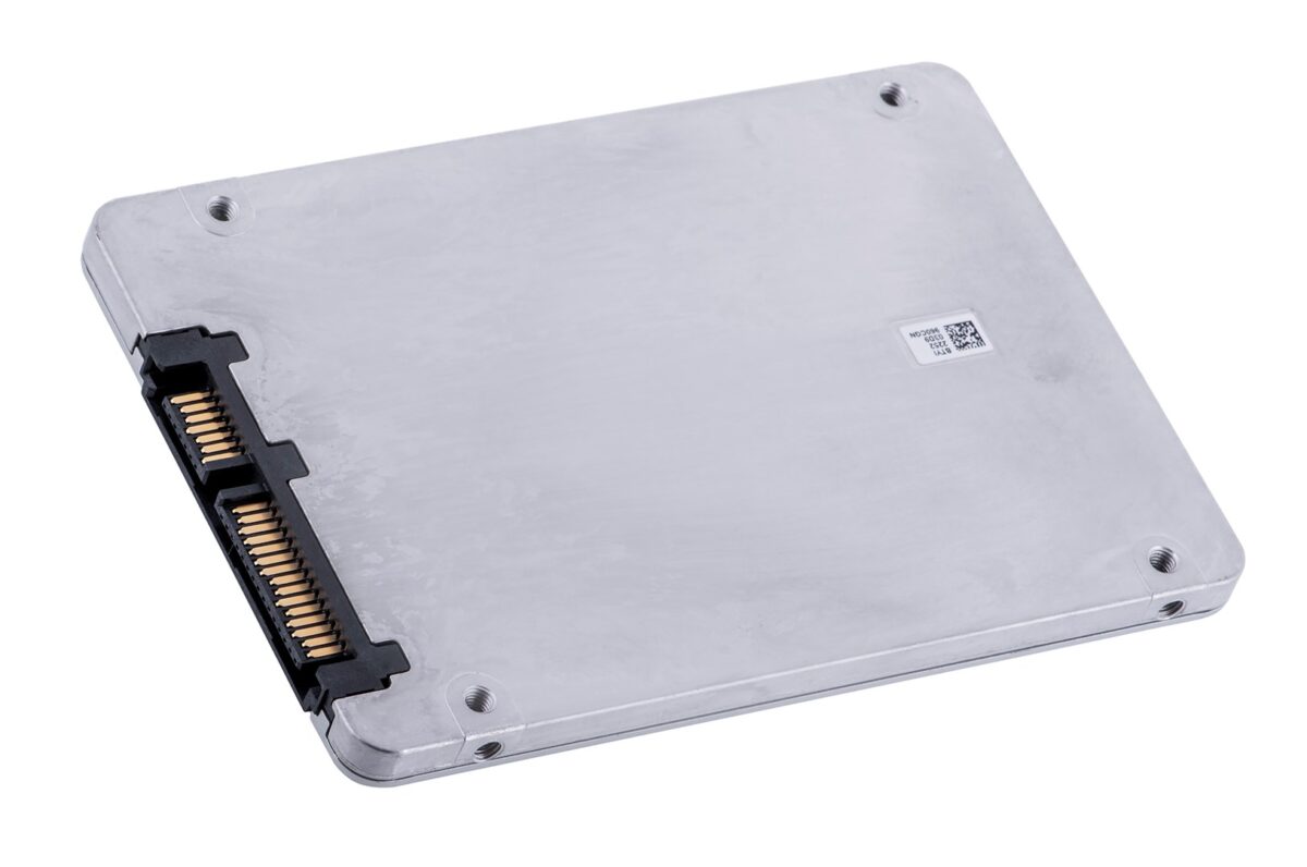Solidigm S4520 960GB SATA 2.5" SSD - Image 3