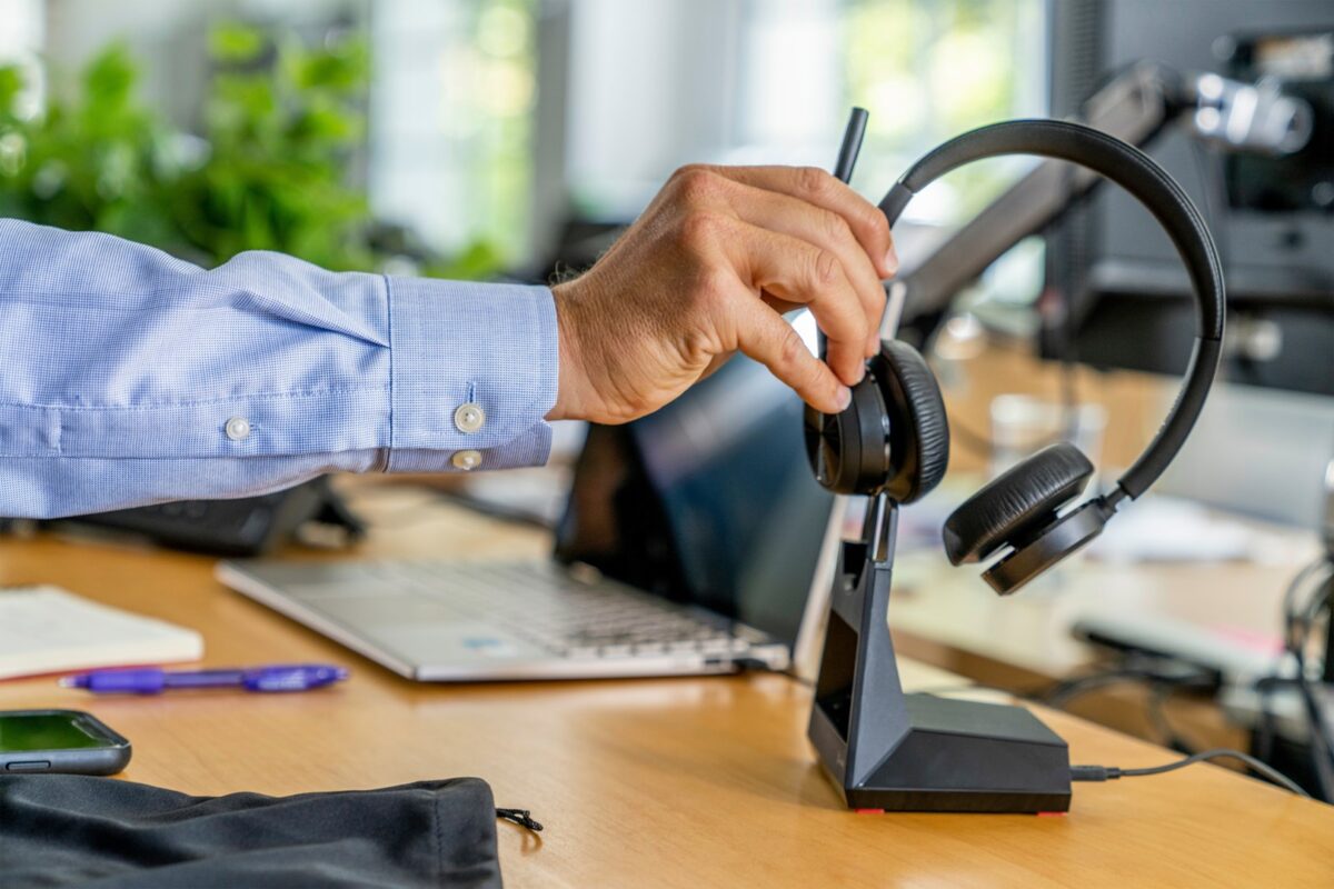 POLY Voyager 4320 Microsoft Teams Certified USB-A Headset +BT700 dongle - Image 5